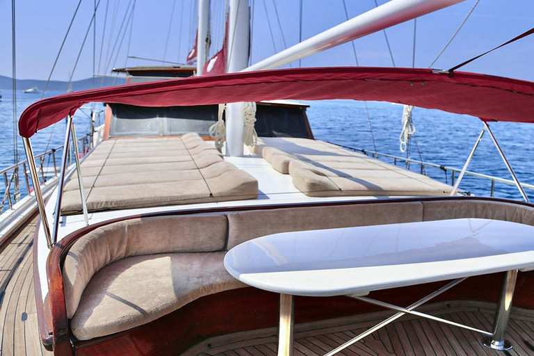 Bodrum: Passeio de barco particular em Bodrum com almoçoPasseio de barco privado