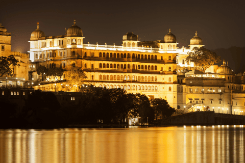 Tour della città di Udaipur di un giorno intero in auto con la guidaUdaipur: Tour guidato dell&#039;intera giornata della città di Udaipur in taxi