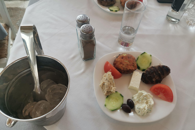 Mykonos: Town Highlights Walking Tour with Greek Bites