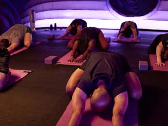 Matosinhos: Private Hot Yoga Class for Bachelor/ette Parties