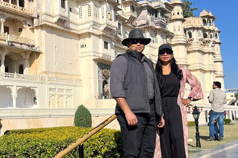 Udaipur: Private City Highlights Tour with Boat Ride