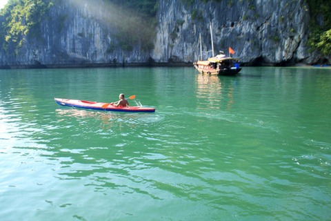 Lan ha Bay Luxe cruise dagtrip, kajakken, zwemmen, fietsenLan ha Bay Luxe cruise dagtocht, Kajakken, Zwemmen, Fietsen