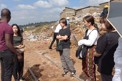 Z Nairobi: Wycieczka piesza po społeczności Kibera z transferemKibera Slum Tour Experience