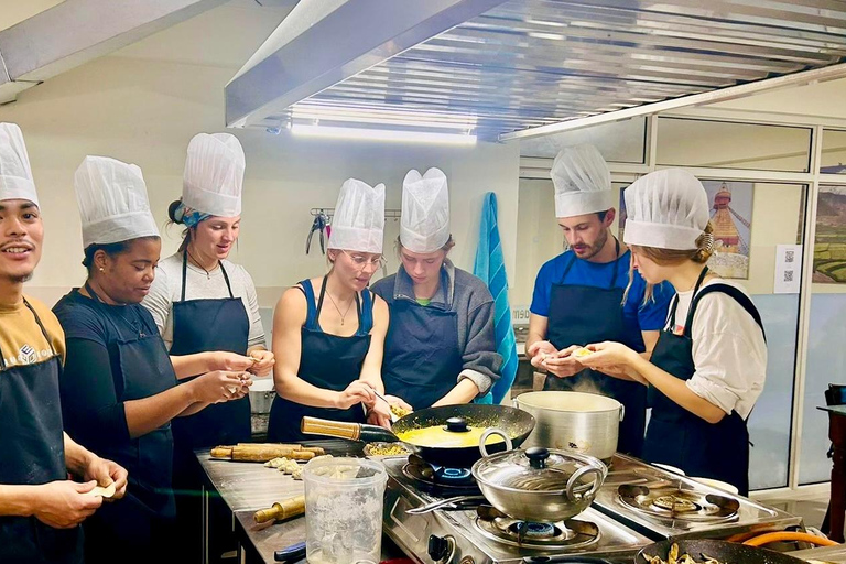 كاتماندو: رحلة إيفرست، ومواقع اليونسكو، ودورة الطبخ