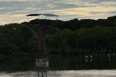Tour en barco al atardecer por la laguna de Negombo y el canal holandésTour en barco por la laguna de Negombo y el canal holandés al atardecer
