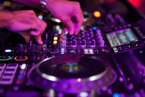 Miami: Sunset Cruise with Open Bar & Skyline Views