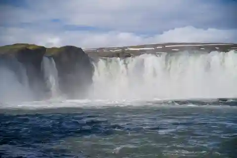 Akureyri: 1-dniowa wycieczka do Goðafoss, jeziora Mývatn i łaźni przyrodniczych