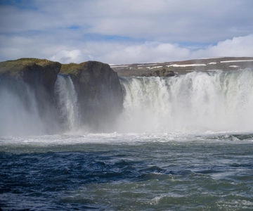 Akureyri: Dagsutflykt till Goðafoss, sjön Mývatn & naturbad