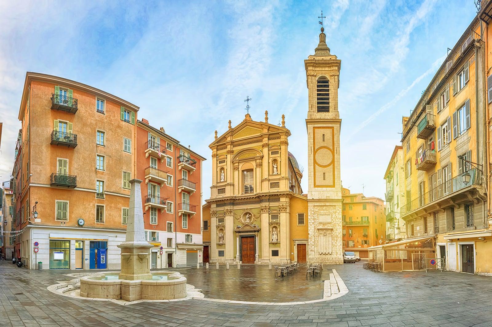 Parfümherstellung in Grasse mit geführtem Rundgang durch die Altstadt von Nizza
