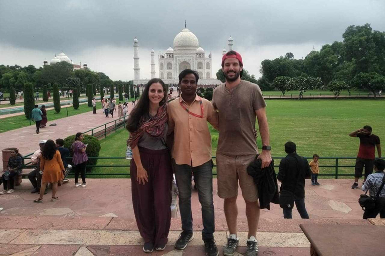 Tour di Agra taj mahal salta la filaTour privato di un giorno delhi agra Jaipur delhi