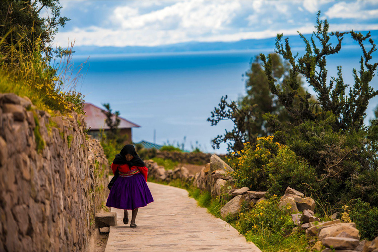 Puno: Tour 2dias en el Titicoca + Catamaran Exclusivo + alojamiento en Uros