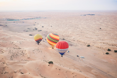 Dubai - soluppgång Varmluftsballongtur i soluppgången över öknen