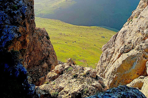 巴库：粉红湖、糖果山和贝什巴马格山之旅