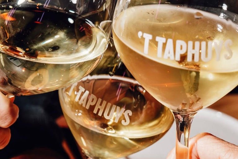 Utrecht: Wine tour with drinks & games