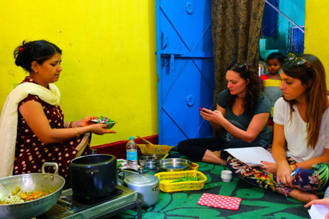 Benessere e cultura per donne: yoga, henné e cucina di Jaipur