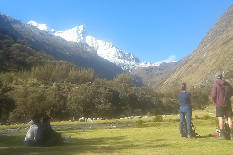 Huaraz: Laguna 69 Guided Hike in Huascarán National Park