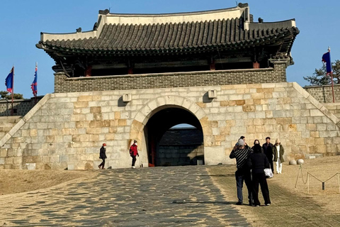 Private Suwon Tour from Seoul with 3 Attraction Options A - Private Suwon Hwaseong & Starfiled Tour from Seoul