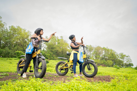 Goa: Vagator Village E-Bike Tour with Chapora Fort Sunset