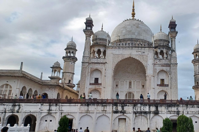 Erschwingliche Taxifahrt von Aurangabad zu den Ajanta &amp; Ellora Höhlen