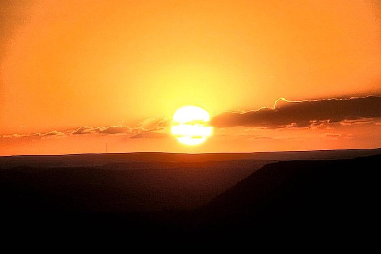 Marrakech: Quad nel deserto di Agafay con cena-spettacolo