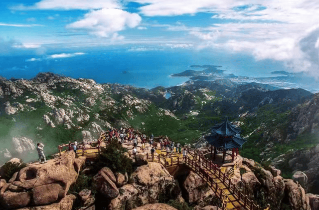 Take Metro from Qingdao to Laoshan day tour with cable car