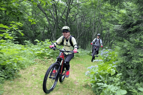 Pokhara : Randonnée en VTT dans le village de Kristy avec déjeuner