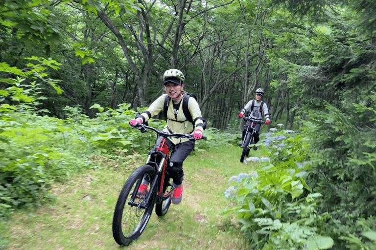 Pokhara : Randonnée en VTT dans le village de Kristy avec déjeuner