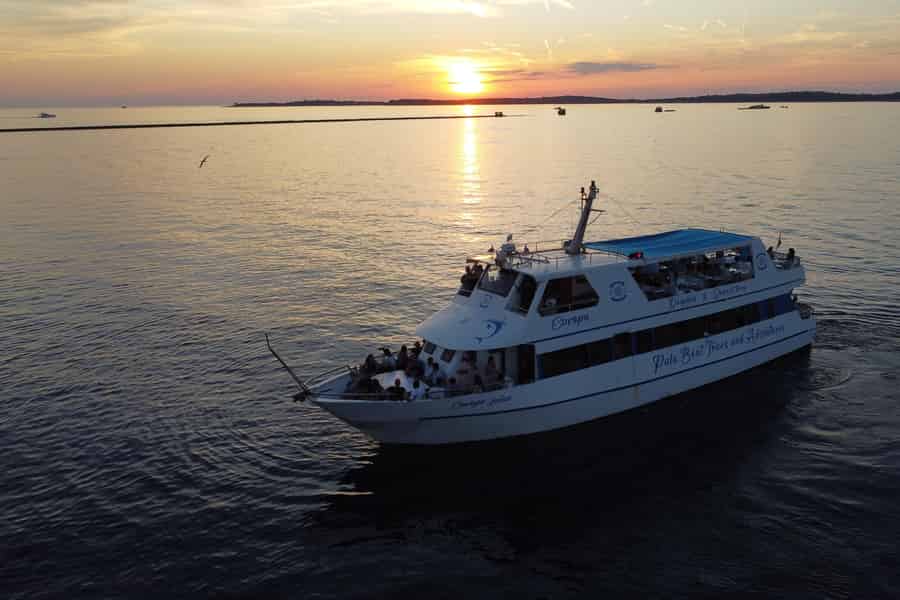 Pula: Delfin- & Sonnenuntergangs-Bootsfahrt in Brijuni mit Dinner & Drinks. Foto: GetYourGuide