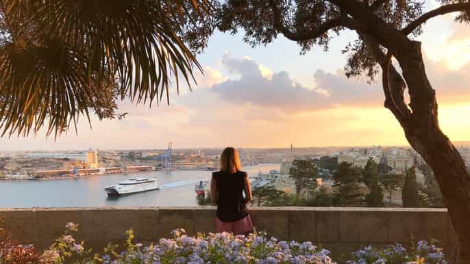 Valletta: Private Photoshoot in Old Town, Harbour & Gardens