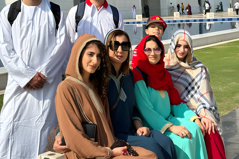 Excursion d&#039;une jounée complète à Abu Dhabi - Grande mosquée, musée du Louvre et plus encoreExcursion d&#039;une journée à Abou Dabi : grande mosquée, musée du Louvre et plus 