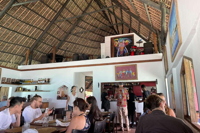 Zanzibar: Las Jozani, Jaskinia Salaam i restauracja RockLas Jozani, jaskinia Salaam i restauracja The Rock. Bez transportu.