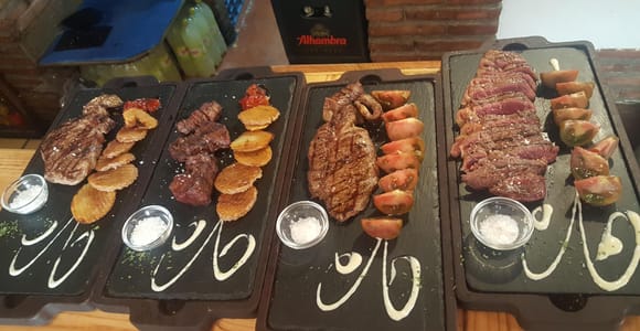 Granada: Guided Tapas Tasting with Pairings & Local Products
