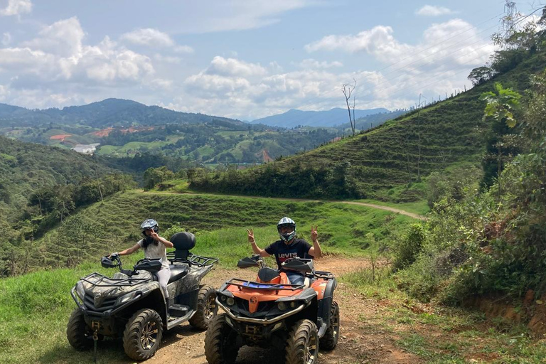 Medellín: TOUR privato in ATV 1.5H Include la cascataMedellín: TOUR privato in ATV 1,5H Con cascata inclusa