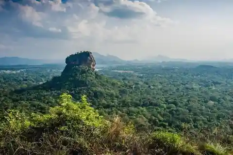 Kandy: Sigiriya Rock and Dambulla Cave Temple Private Tour