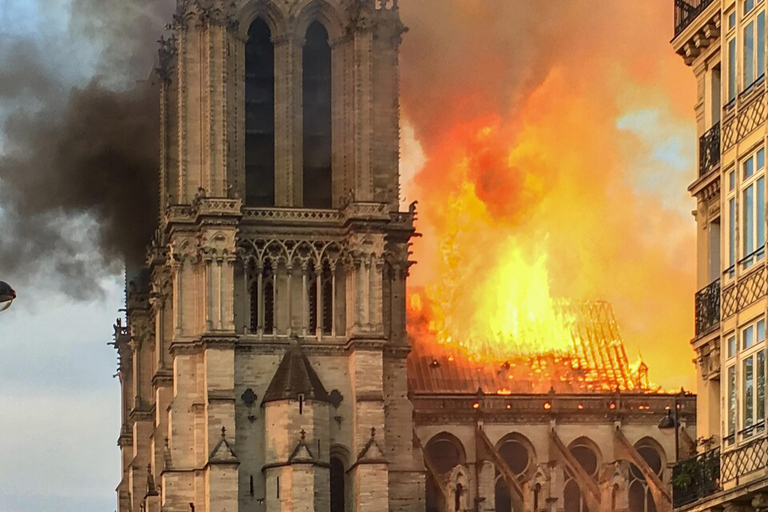 Guided Visit of Notre Dame and Île de la Cité | Small Group Group Tour in Italian