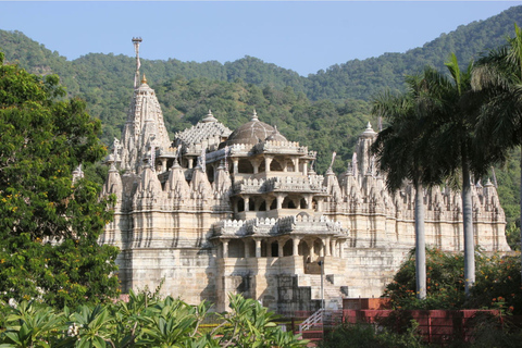 Från Jodhpur : Privat Udaipur Transfer via Ranakpur TemplePrivat transfer med bil och förare