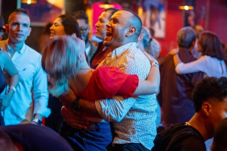 Cali: Salsa Show, Dinner & Local Party Experience