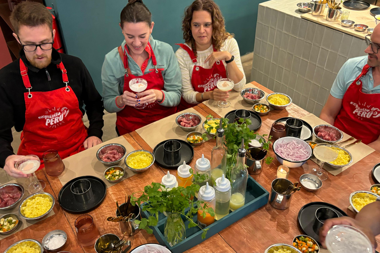 Lima: Market Tour and Cooking Class with Pisco Sour