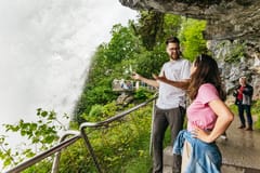 Bergen: Führung durch die Altstadt und zu den Wasserfällen mit Waffeln
