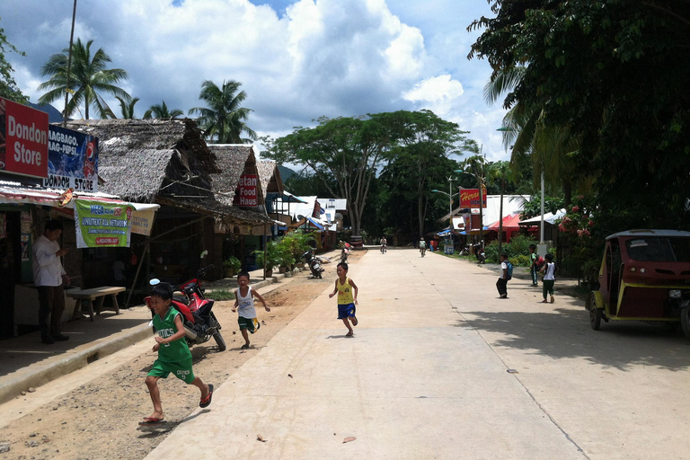 Puerto Princesa: Traslados en furgoneta con aire acondicionado a/desde SabangTraslado privado de Sabang al centro de Puerto Princesa