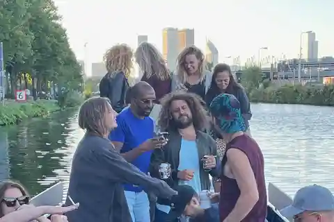 The Hague: Canal Boat Tour with Music and Drinks