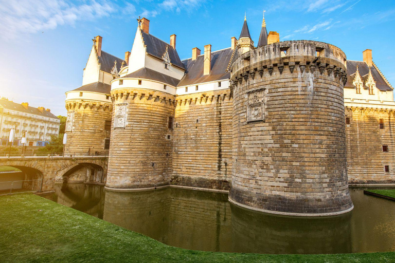 Best of Nantes: Private Walking Tour with a Local Private City Walking Tour - 3Hr