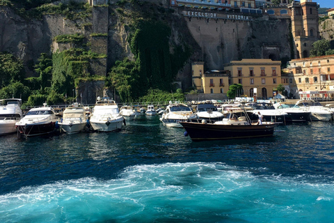 Sorrento: Scenic Ferry Journey Between Sorrento and Positano Positano → Sorrento (One Way)