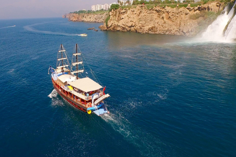 Antalya: Passeio de barco pelas praias e cachoeiras com almoço e refrigerantes