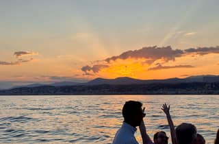 Nizza: Bootstour bei Sonnenuntergang mit Wein und lokalen Snacks