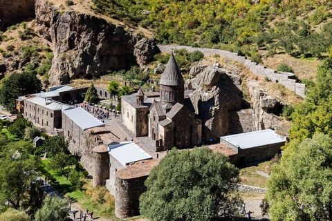 Desde Ereván: Templo de Garni, Monasterio de Geghard,Sinfonía de Piedra