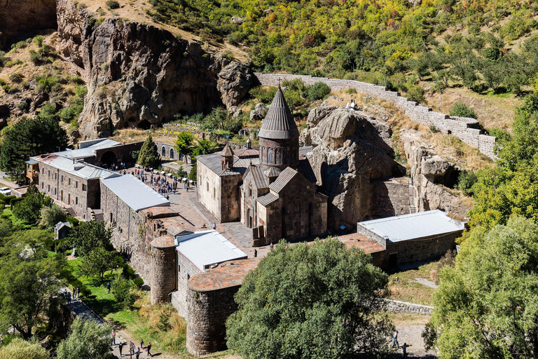 De Yerevan: Templo de Garni, Mosteiro de Geghard, Sinfonia de Pedra