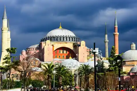Istanbul: Private Sightseeing Tour in Multiple Languages