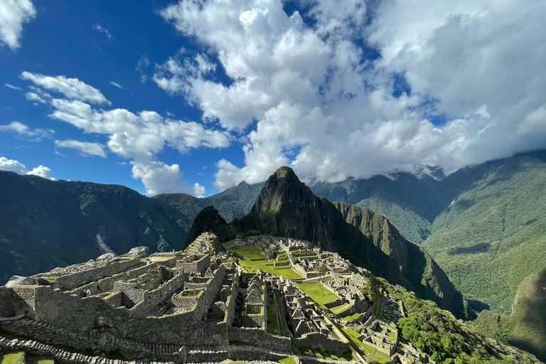 Sacred Valley + Machupicchu 2D/1N Valle Sagrado + Machupicchu 2D/1N (return by train)