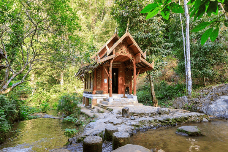 Aldea de Mae Kampong, Cascada, Aguas termales (Privado)